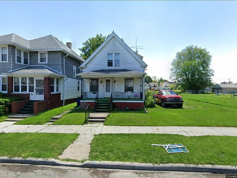 152 Austin St — Photo 1
