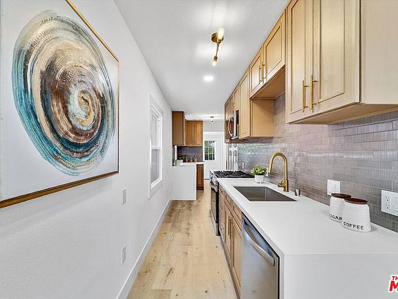5th image of 95 E Louise Street