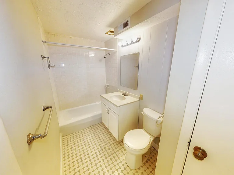 502 Oak St #7 — Photo 15