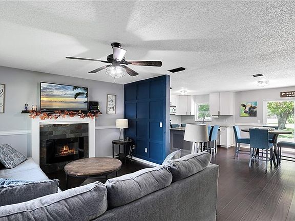 3rd image of 1055 Liza St