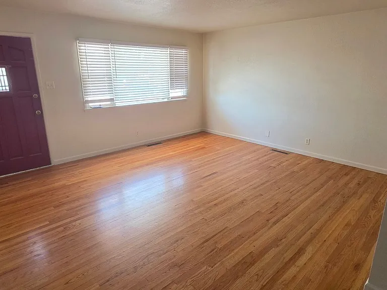 2023 Ridgewood Ln — Photo 2