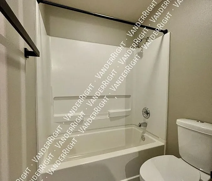 215 E 3rd St #1 — Photo 11