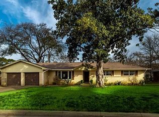 1605 University Dr, Arlington, TX 76013