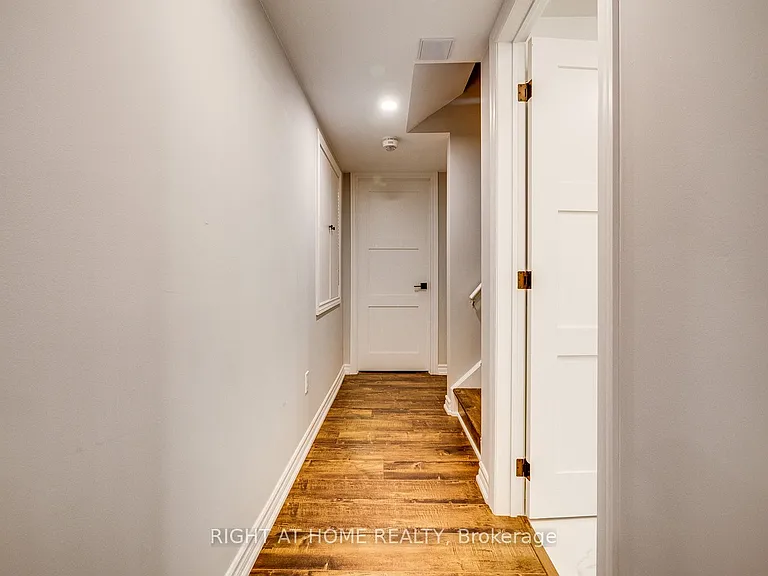 20 Harcourt St — Photo 37