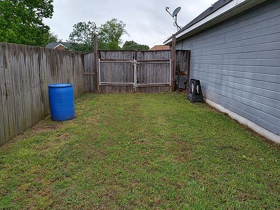 3rd image of 113 Molland Dr