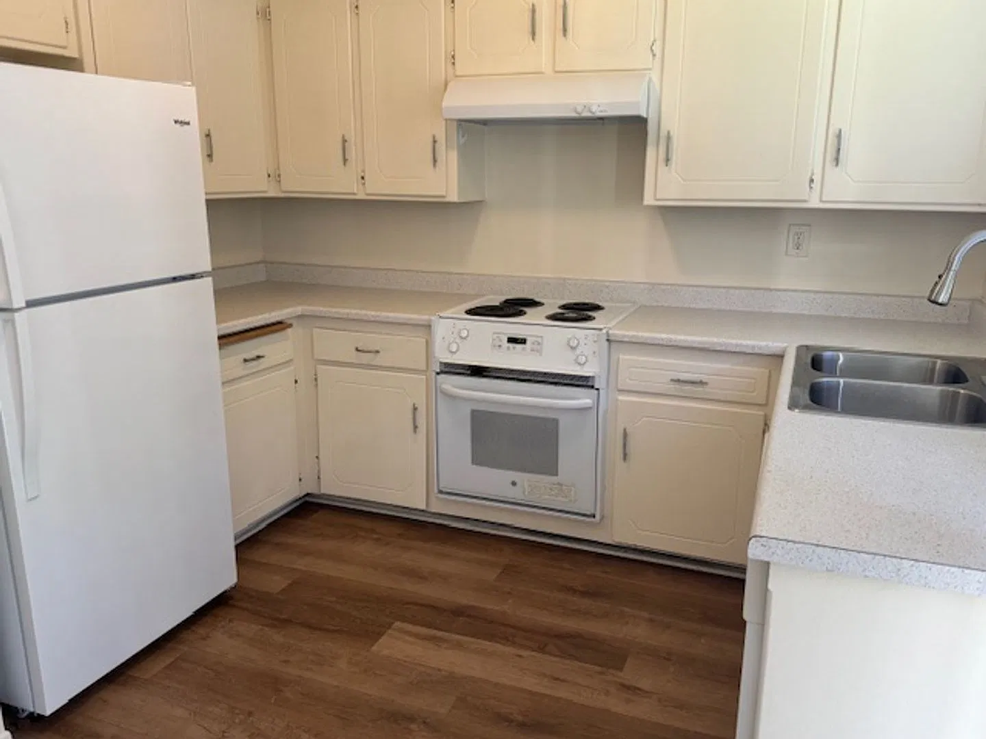 2 Bedroom, 1.5 bath Townhouse Apartment — Photo 3