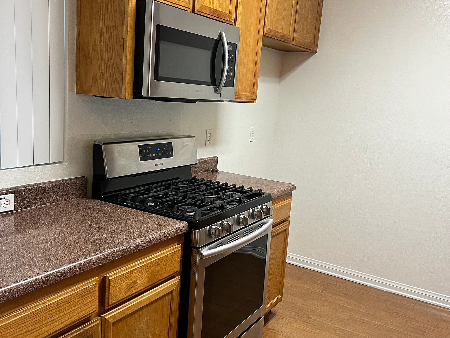 15332 Weddington St — Photo 4
