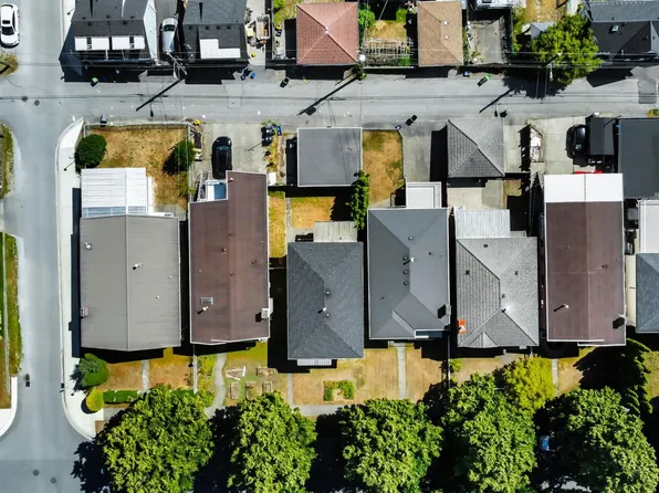 3186 E 28th Ave, Vancouver, BC V5R 1S7
