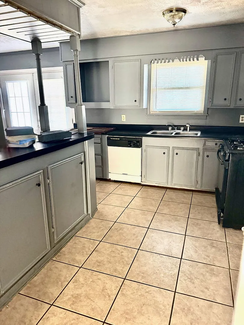 Quiet 3 bed 2 bath home — Photo 4