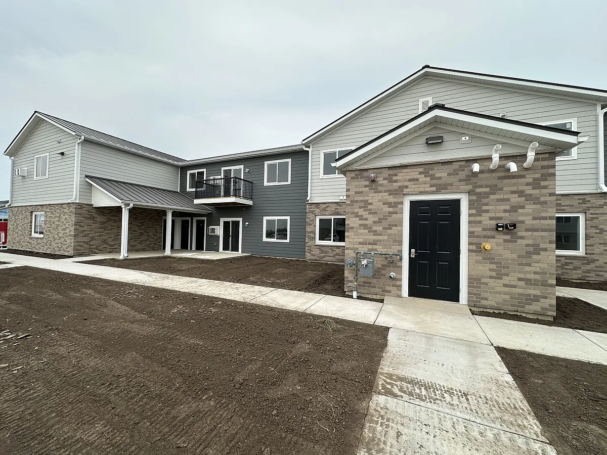 Building Photo - 1425 Peterson Dr #405