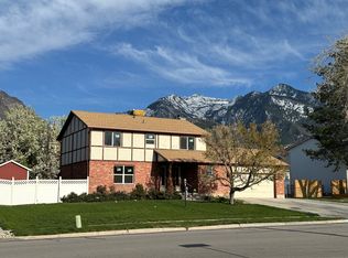 9185 S Quail Hollow Dr, Sandy, UT 84093