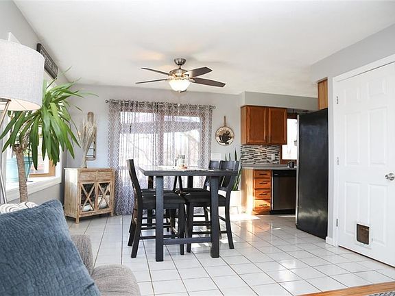 5th image of 50 Wightman St