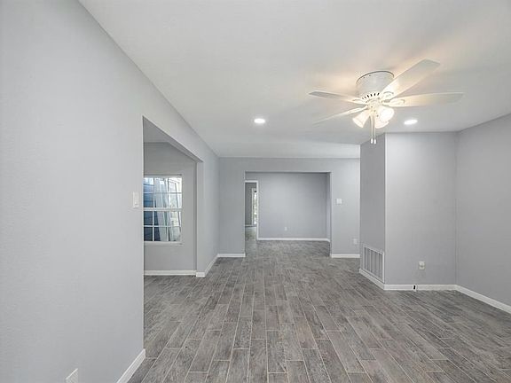 3rd image of 1422 3rd Ave N