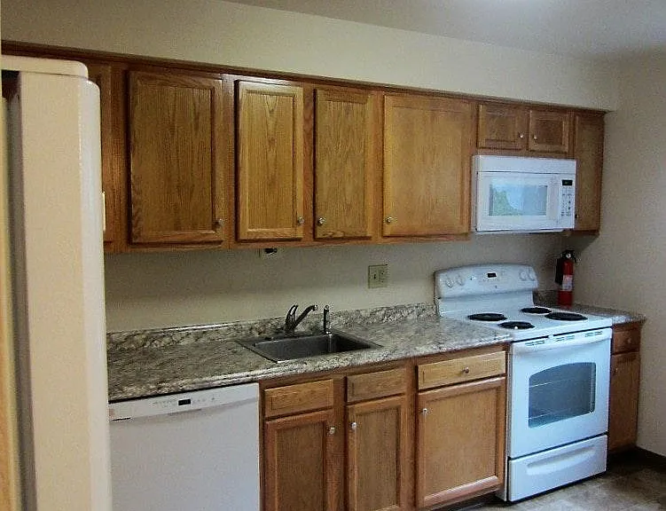 3403 N Hills Rd — Photo 7