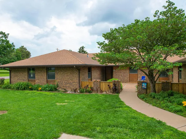 916 S Hazel St, Grove, OK 74344