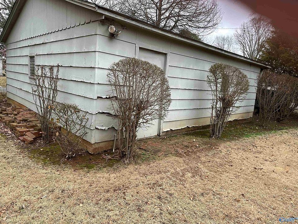 2nd image of 2412 Pennylane SE