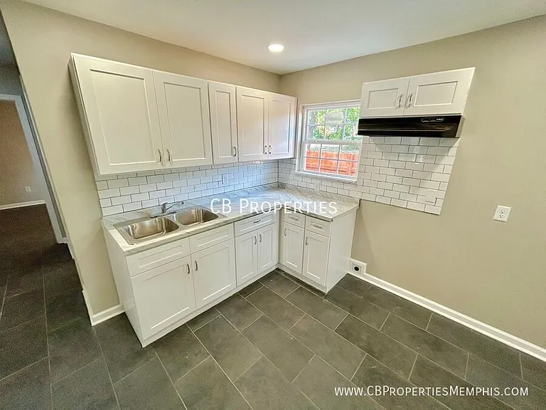 2967 Forest Ave — Photo 3