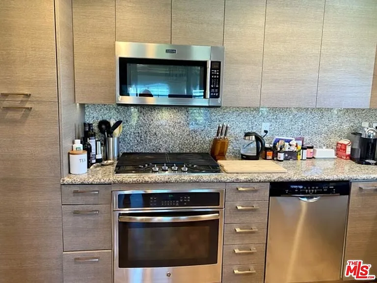221 S Gale Dr #406 — Photo 11