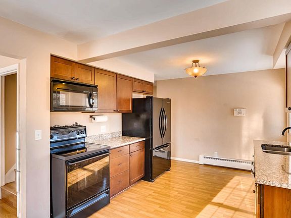 4th image of 301 Annapolis St E