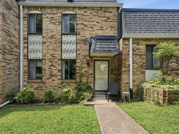 258 Lake Chateau Dr, Hermitage, TN 37076