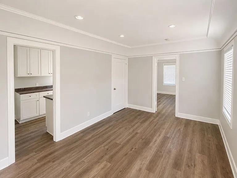 88 S Allen Ave — Photo 17