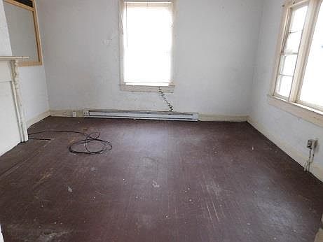 3rd image of 725 Jefferson St
