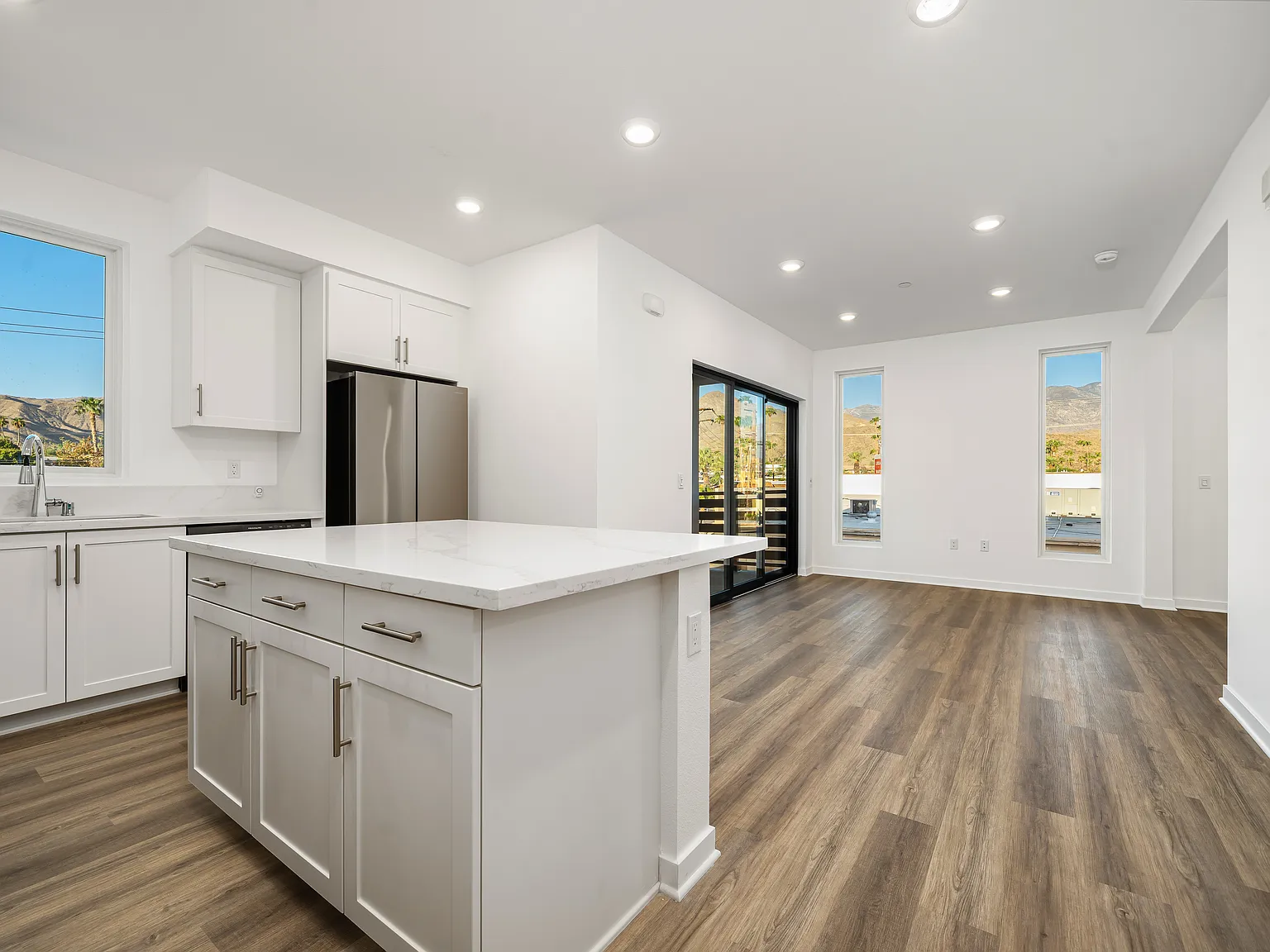 Studio, 581 sqft, $1,950 — Photo 3