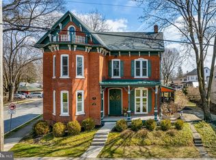 225 N Broad St, Lititz, PA 17543