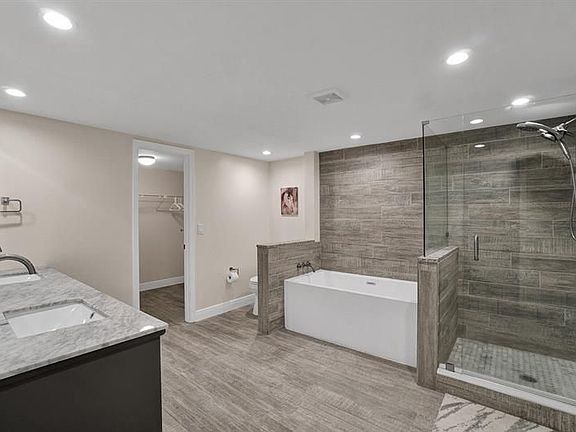 4th image of 11311 Pond View Dr APT C101