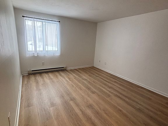 3rd image of 552 Village Blvd