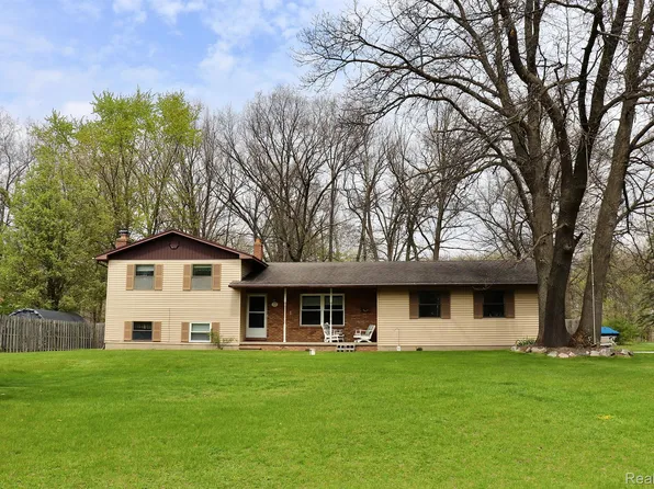 2714 Reynolds Cir, Columbiaville, MI 48421