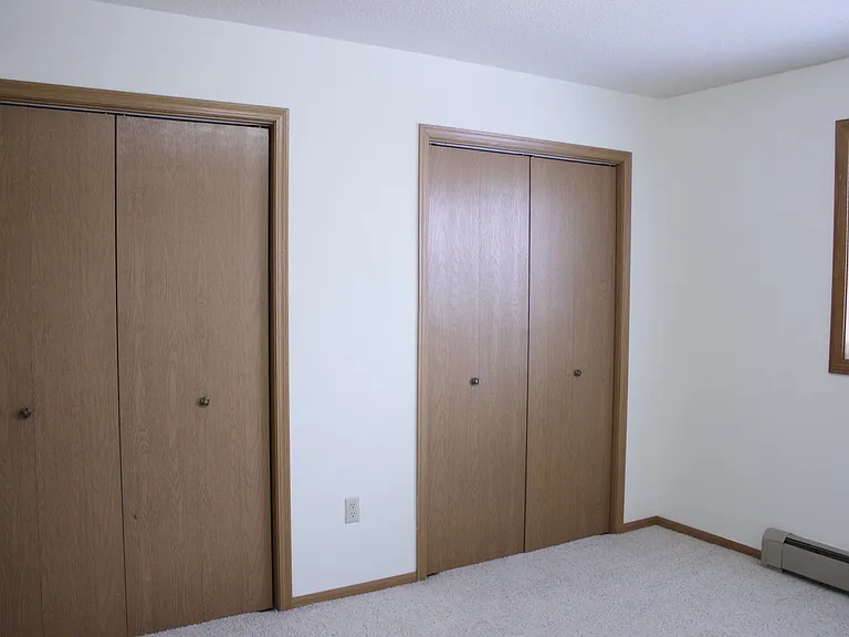 Williamsburg Apartments - Attached Double Garage! — Photo 14