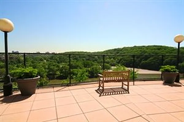 Sold by Douglas Elliman | media 21