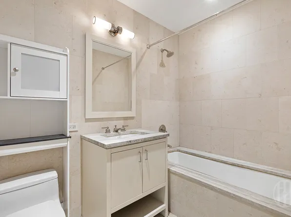 100 Riverside Boulevard image 4 of 9