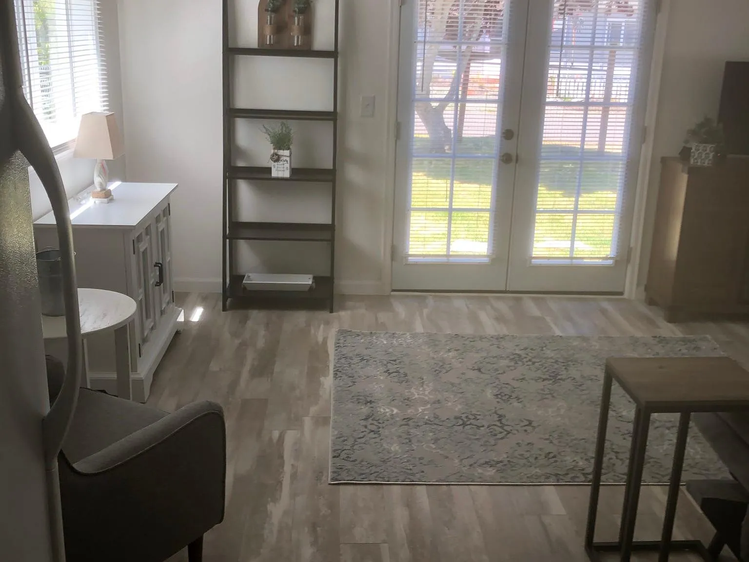 721 SE Port Ave — Photo 2