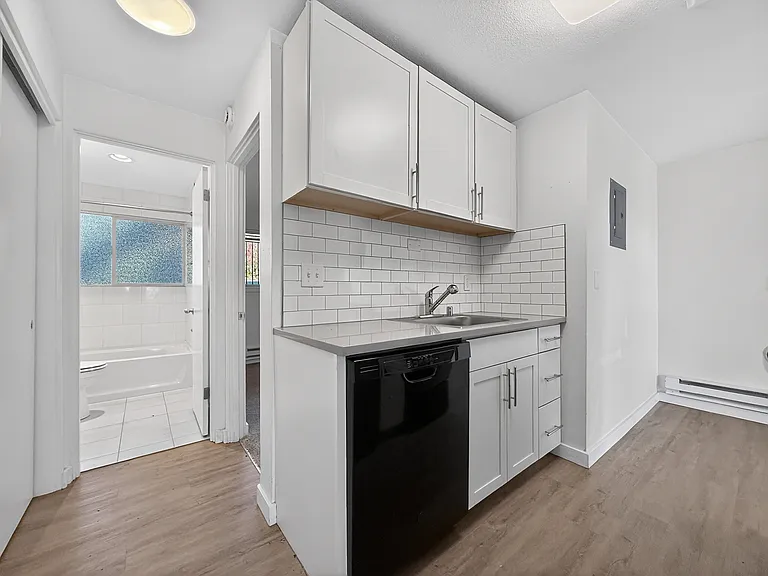 1330 12th Ave S #3 — Photo 5