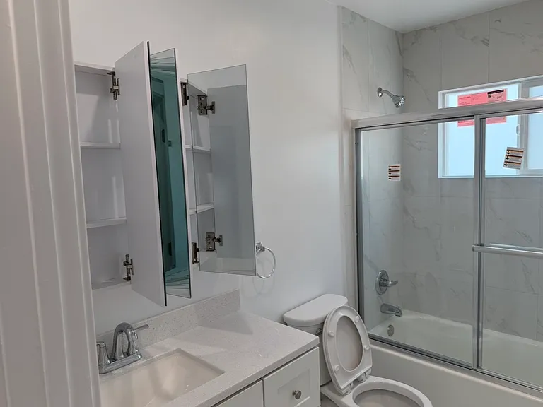 10230 Fernglen Ave #10232 — Photo 7