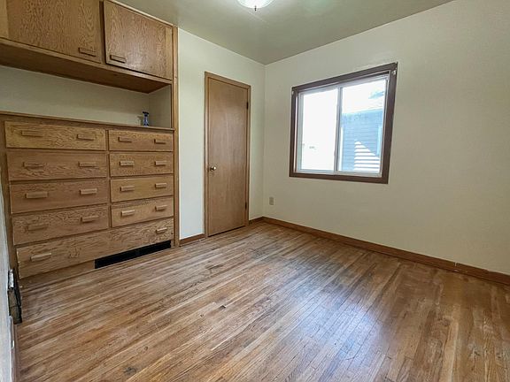 4th image of 918 Jefferson Ave