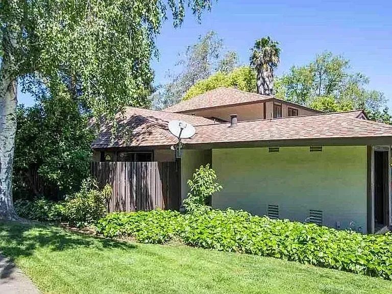 5505 Roundtree Dr #D — Photo 11