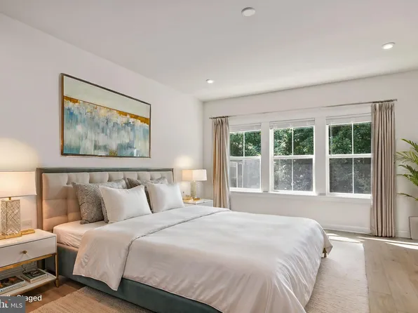 3889 Rainier Dr, Fairfax, VA 22033
