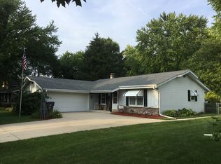 1909 Chapman Dr, Waukesha, WI 53189