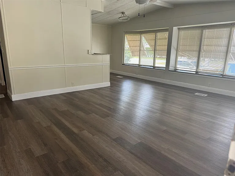 1560 SW 66th Ave — Photo 2