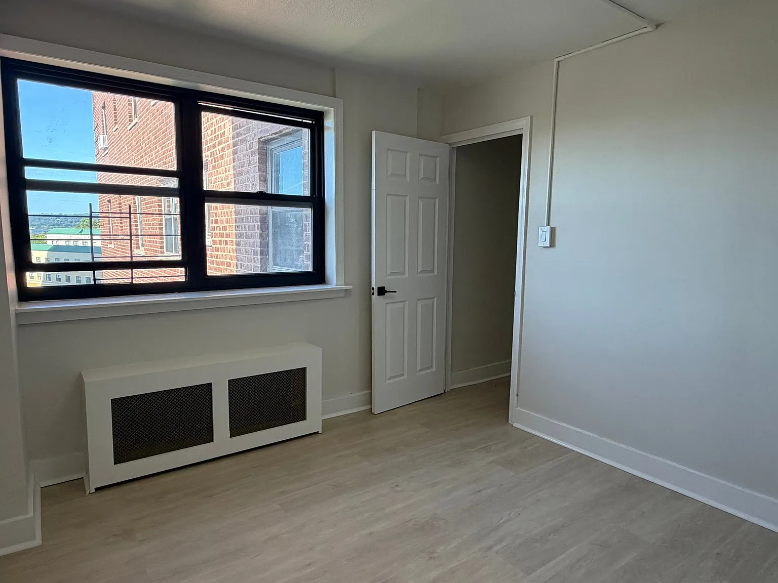Beautifully Renovated 2-Bedroom - All Utilities Included! — Photo 4