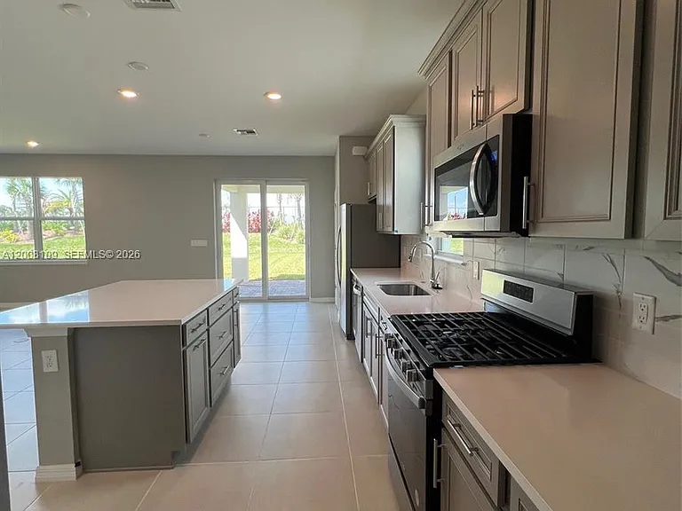 12222 SW Myrtle Oak Dr — Photo 8