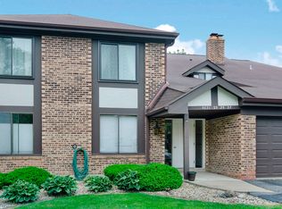 5823 Buck Ct #10-5, Westmont, IL
