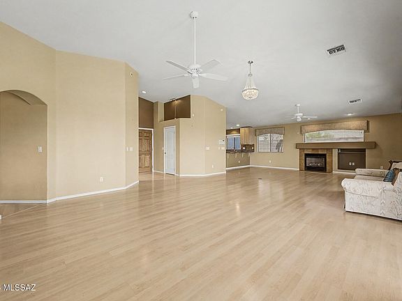 4th image of 573 W Silvertip Rd