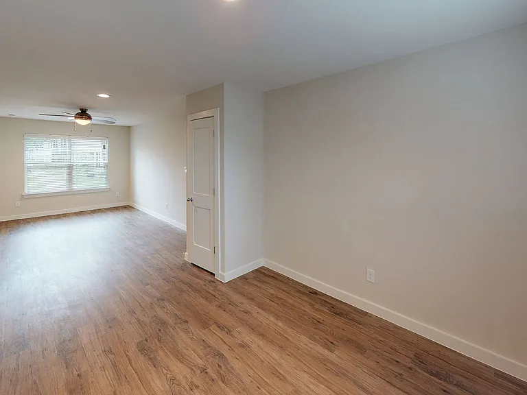 Treemont Apartments — Photo 18
