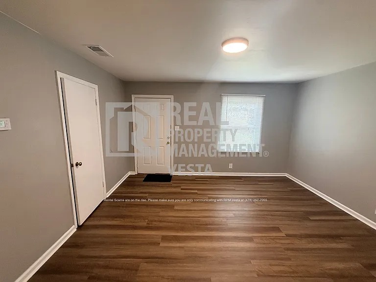 4253 Hillary Pl — Photo 3