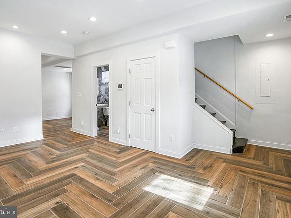 5th image of 612 Alabama Ave SE
