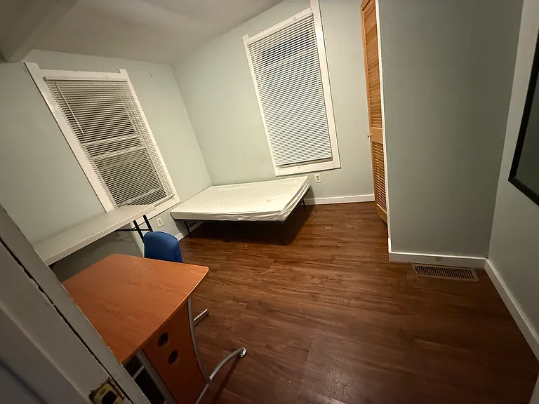 111 Hawthorne St #1 — Photo 5